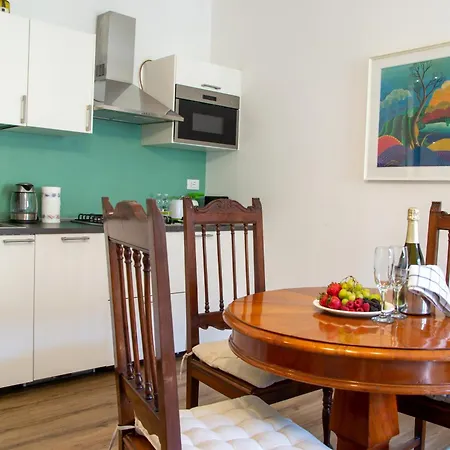 Umberto Center Appartments 公寓